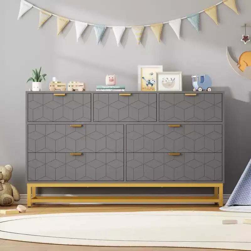 Commode à 7 tiroirs avec poignées et pieds en métal
